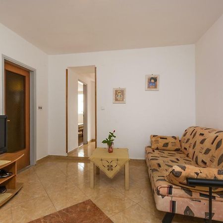 Karmen 1 Apartment Funtana Luaran gambar