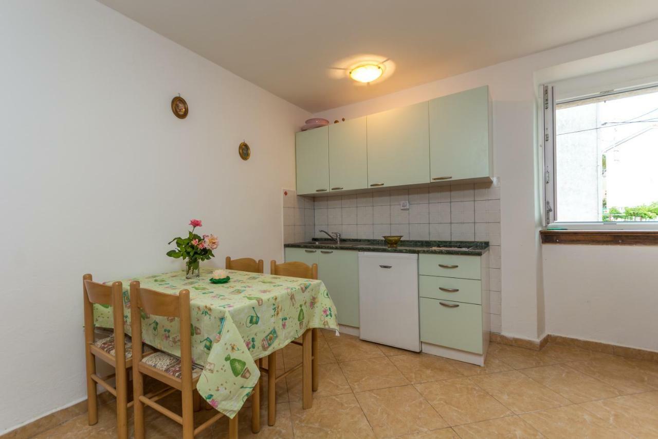 Karmen 1 Apartment Funtana Luaran gambar