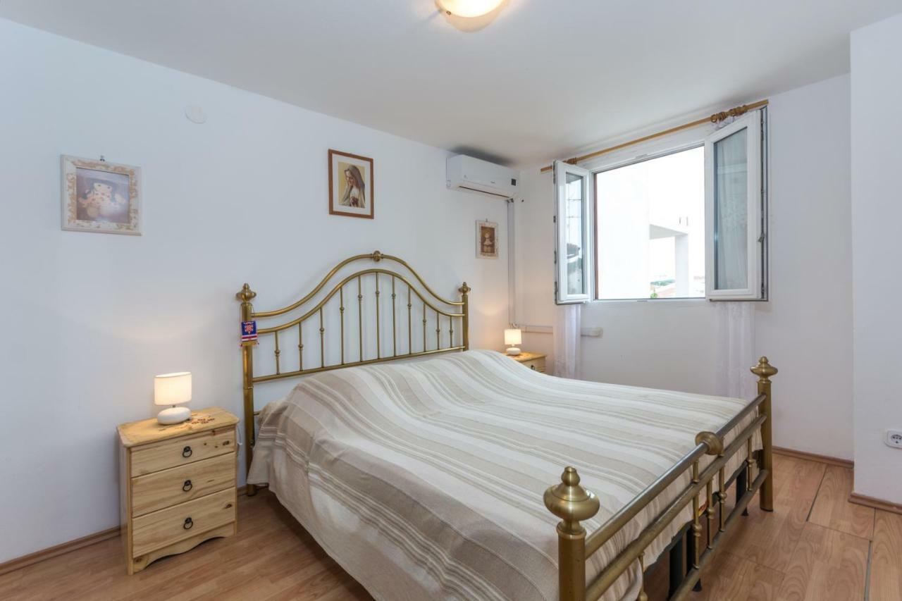 Karmen 1 Apartment Funtana Luaran gambar